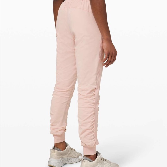 Lululemon Beyond the Studio Jogger Feather Pink- Women’s Size 4 $118 - Picture 2 of 13